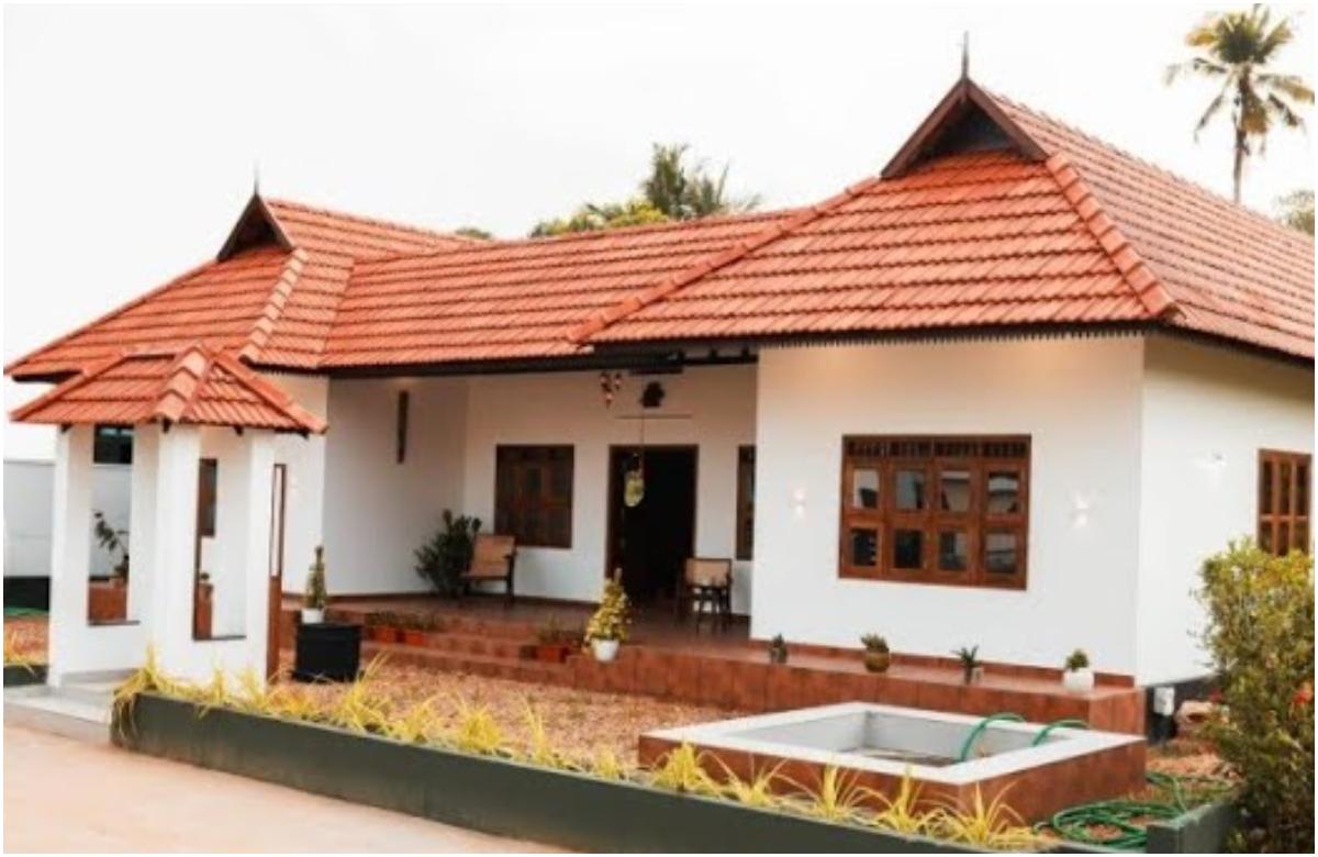 2200 sqft Traditional home latest malayalam 1