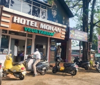Mohan Restaurant Punkunnam