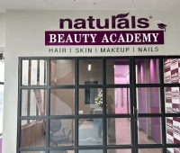 Naturals Beauty Academy Aranattukara