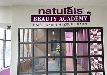Naturals Beauty Academy Aranattukara